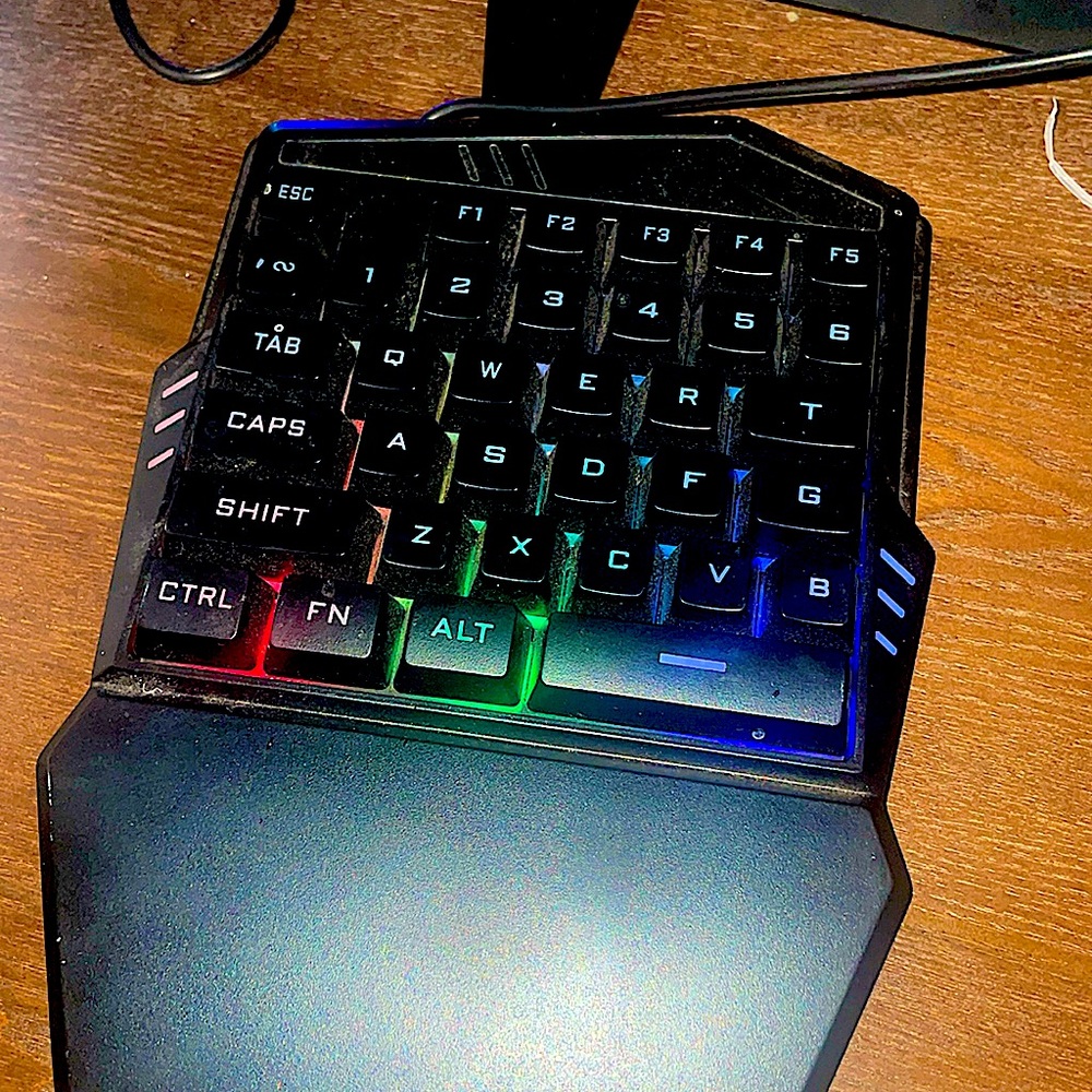 One hand keyboard for all ages